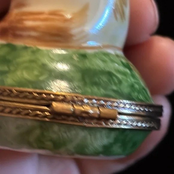 Limoges "upright sitting cat" trinket box - Picture 5 of 9